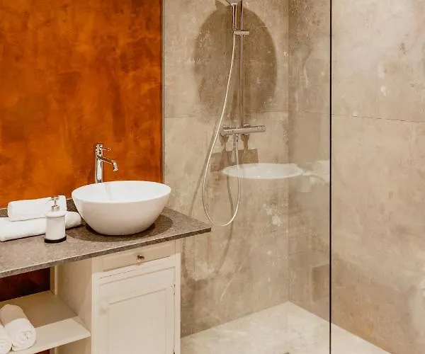 Zur Nandl Διαμέρισμα *